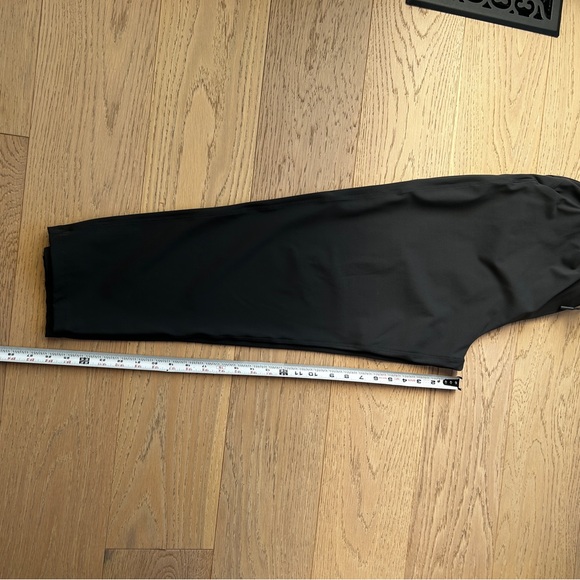 Lululemon Women’s Crop Pants - Picture 6 of 9